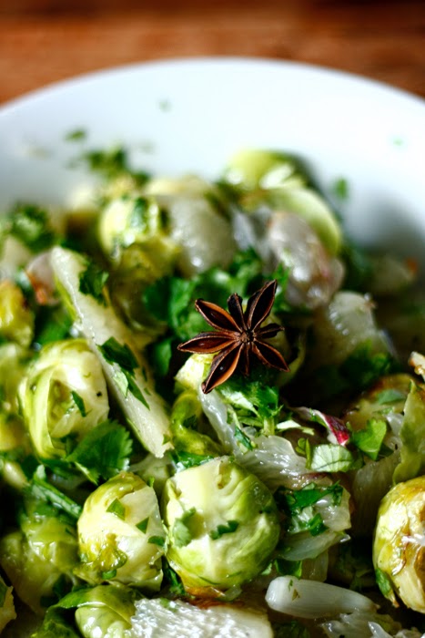 Rosenkohl-Pomelo-Salat nach Ottolenghi