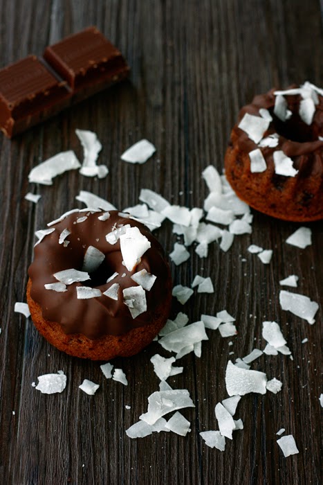 Schokoladige Minigugl mit Kokos