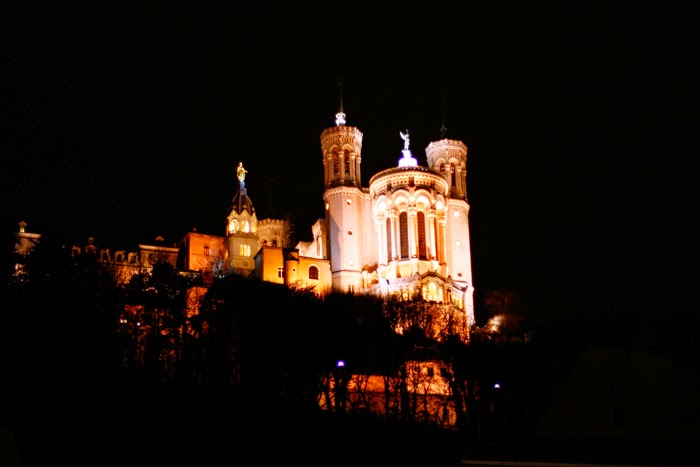 Notre-Dame de Fourvière bei Nacht
