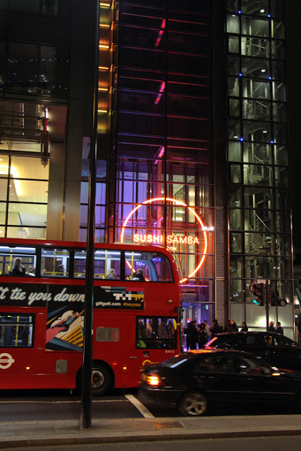 Rote Doppeldecker-Busse in London