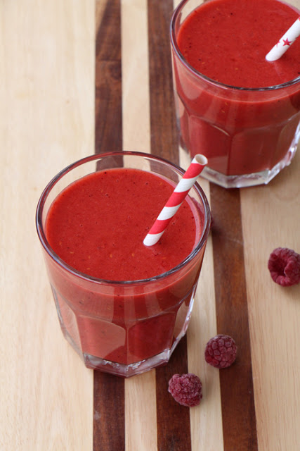 Roter Detox-Smoothie mit Himbeeren, Rote Bete und Maca