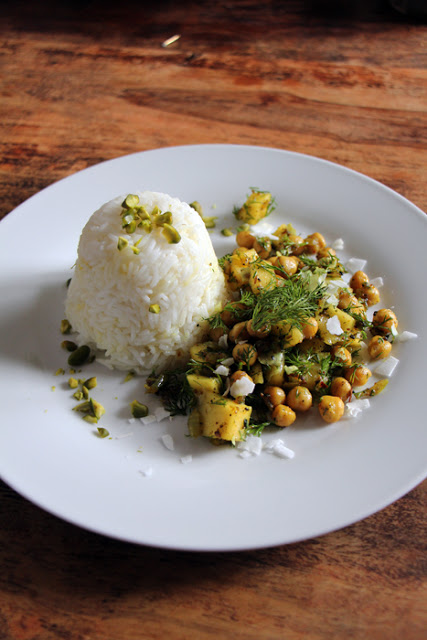 Safran-Reis mit Mango-Kichererbsen-Dill-Curry