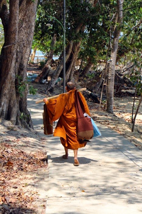 Mönch auf Koh Phayam
