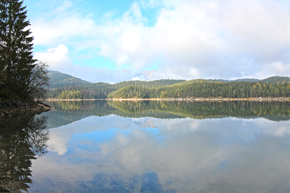 Eibsee Rundwanderung Spiegelung im See