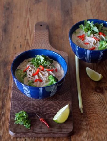Vegane Tom Kha Gai - Rezept für Kokossuppe